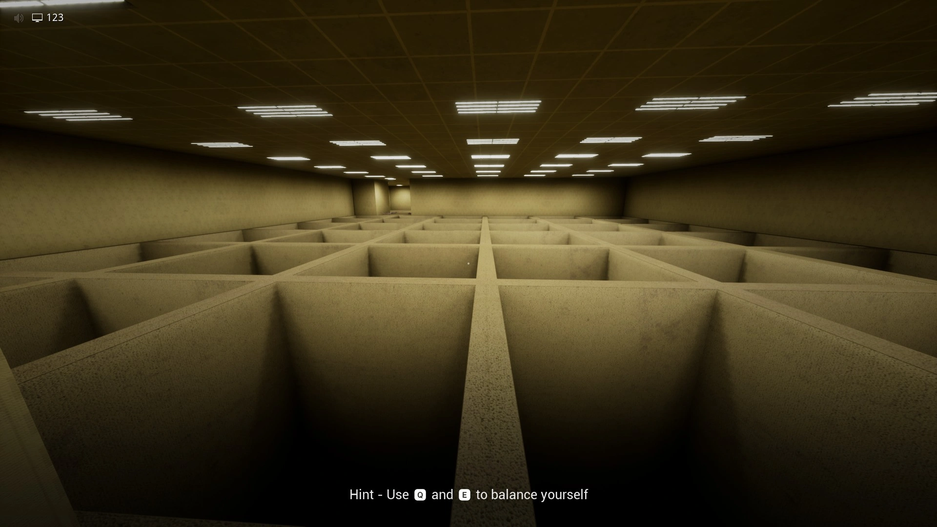 The pitfalls you cross by balancing with Q and E in Level 0, Escape The Backrooms